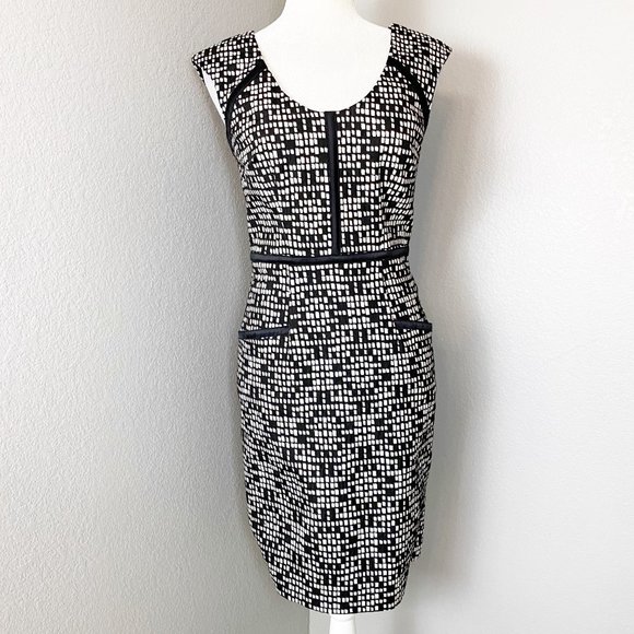 Adrianna Papell Dresses & Skirts - Adrianna Papell Black & White Geometric Sheath
